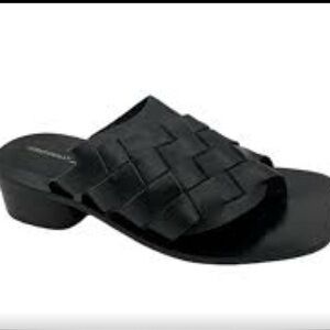 INTENTIONALLY BLANK Black Woven Leather Sandals Woman's 7.5